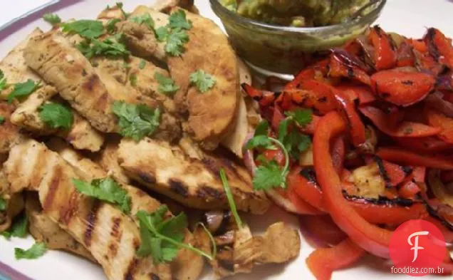 Sobras de frango ou carne fajitas com guacamole fresco