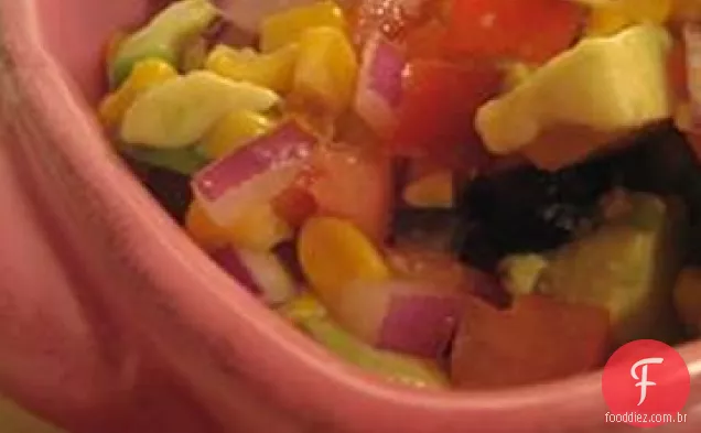 Molho de tomate, milho e abacate