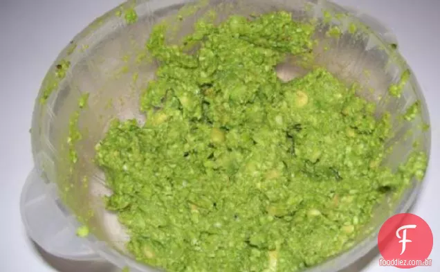 Edabroccamole (também conhecido como Edamame, brócolis e guacamole de abacate)