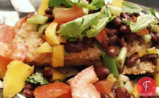 Costeletas De Peru Revestidas Com Linhaça Frita No Forno Com Salsa De Feijão Preto