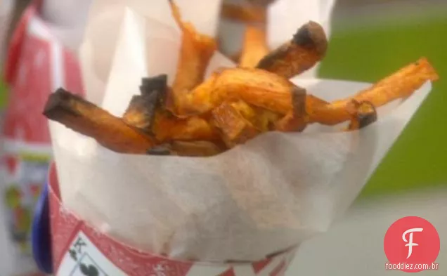 Batatas fritas com molho de abacate