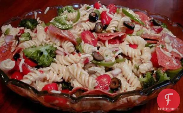 Salada De Macarrão Com Salame