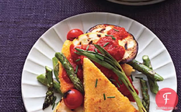 Polenta e legumes com molho de pimenta vermelha assada