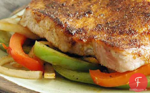 Ancho carne de porco e pimentas