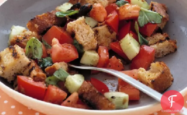Tomate e salada de pão grelhado
