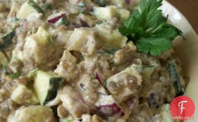 Salada de lentilha, cebola e pepino