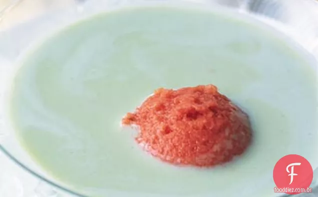 Iogurte - sopa de manjericão com gelo de tomate