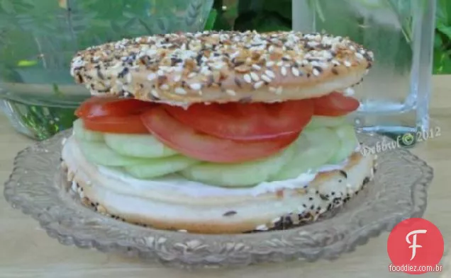 sanduíche de bagel vegetariano
