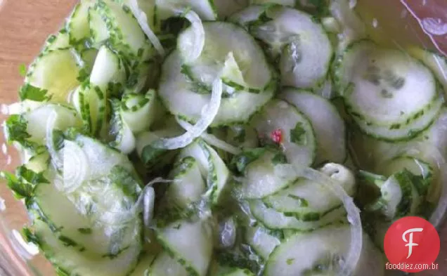 Pepinos marinados com um toque Tailandês