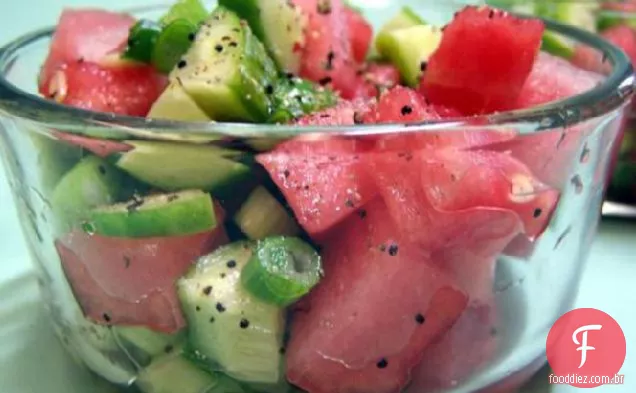 Salada De Pepino Com Melancia Doce E Azeda