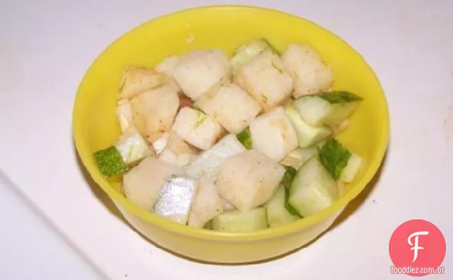 Salada Jicama com pepino e limão