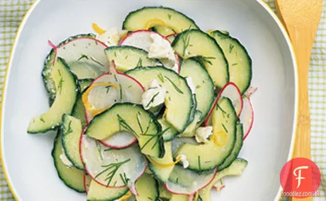 Salada de pepino com rabanete e endro