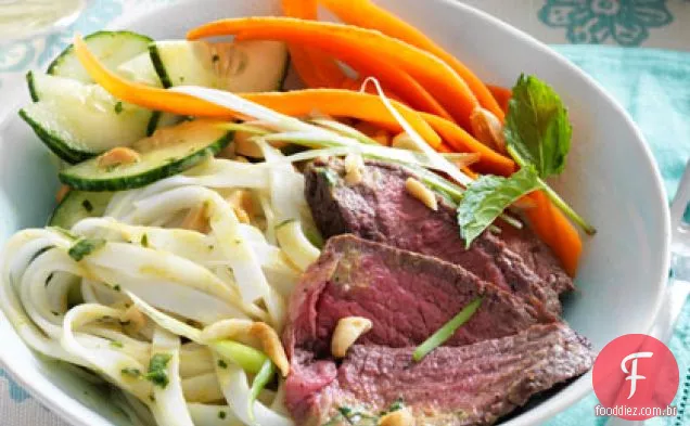 Curry-bife de coco e Salada De Macarrão