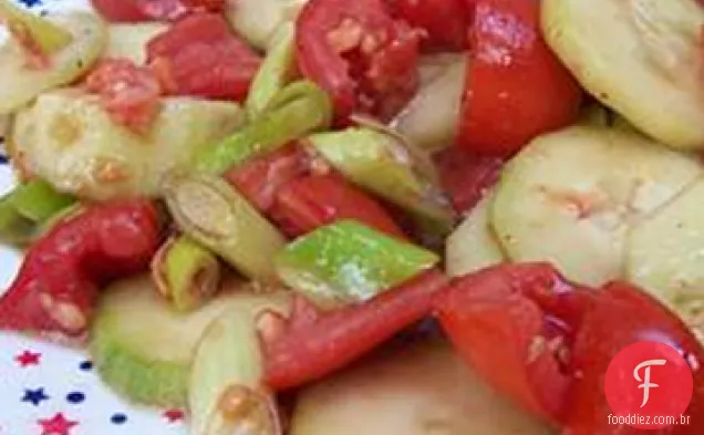 Fresco Verão pepino e tomate Toss