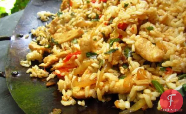 Arroz Frito Com Frango Com Manjericão Picante Tailandês