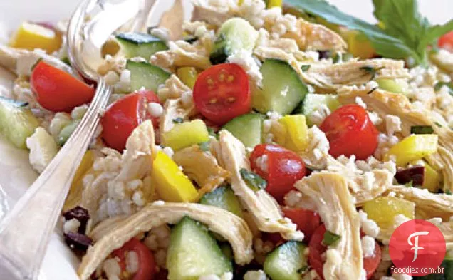 Salada grega de frango e cevada