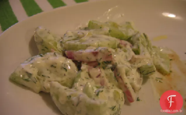 Salada De Pepino De Iogurte Do Oriente Médio