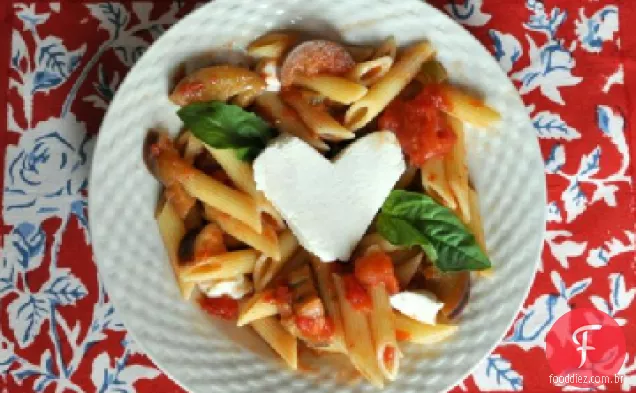 Penne com berinjela e mussarela