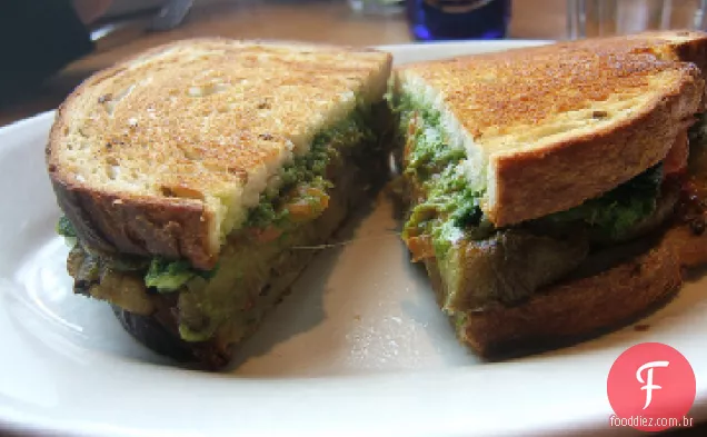 Sanduíche De Berinjela Pesto
