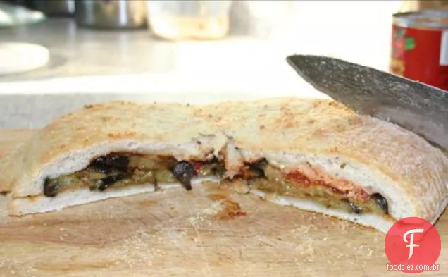 Focaccia recheada com berinjela assada e orégano
