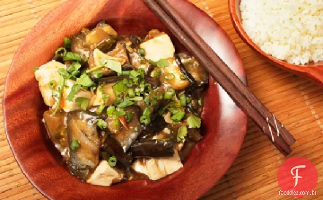 Berinjela refogada com Tofu em molho de alho