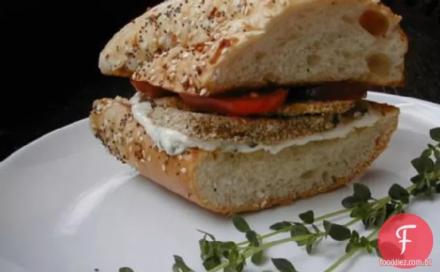 Berinjela (beringela) e sanduíches de tomate