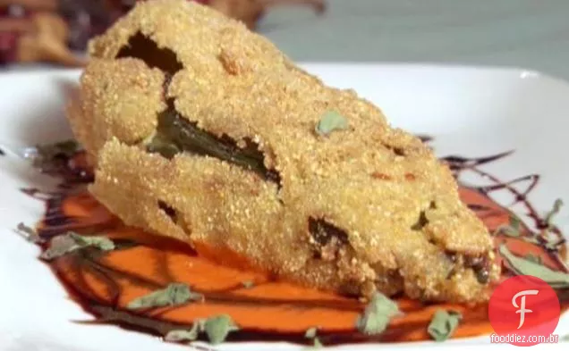 Berinjela e Manchego encheram Chile Relleno com pimenta vermelha-molho balsâmico