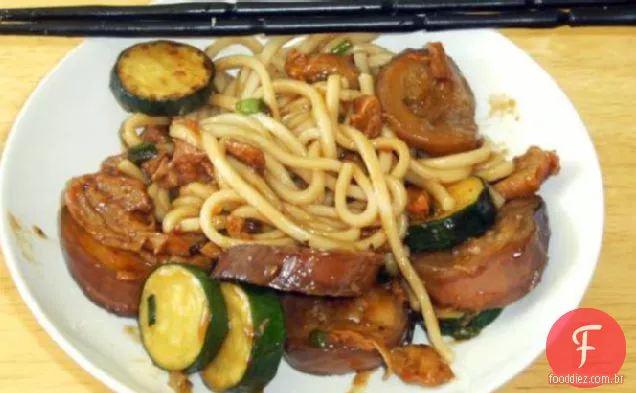 Pato Simulado De Estilo Chinês Com Macarrão