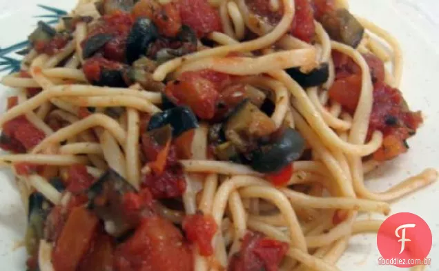 Espaguete Com Molho de tomate e beringela (berinjela) 