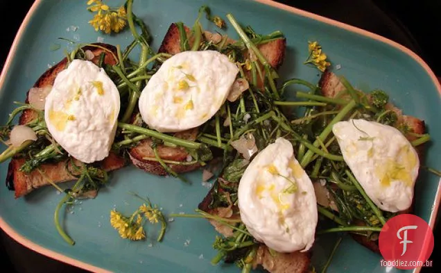 Burrata Bruschetta Com Brócolis Rabe