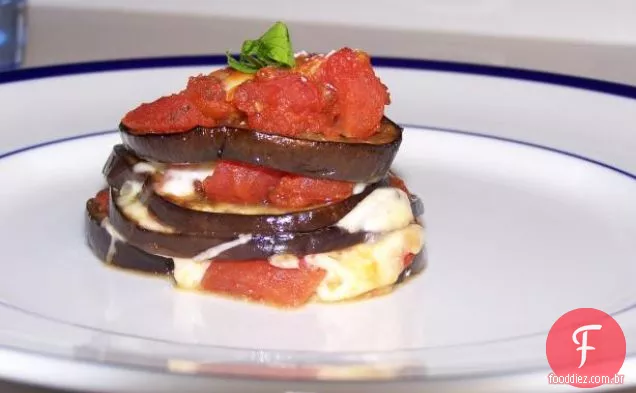 Berinjela assada em molho de tomate