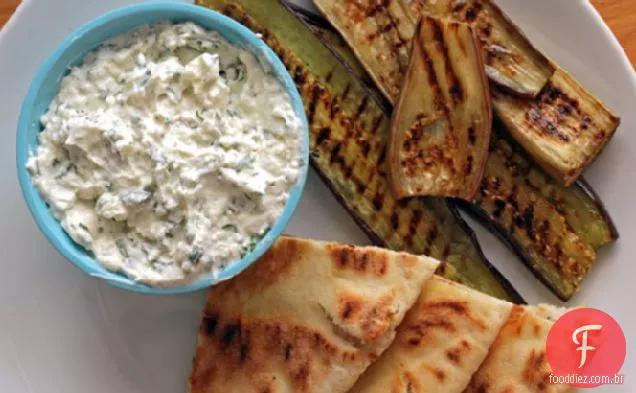 Berinjela grelhada de Nigel Slater com Feta cremosa