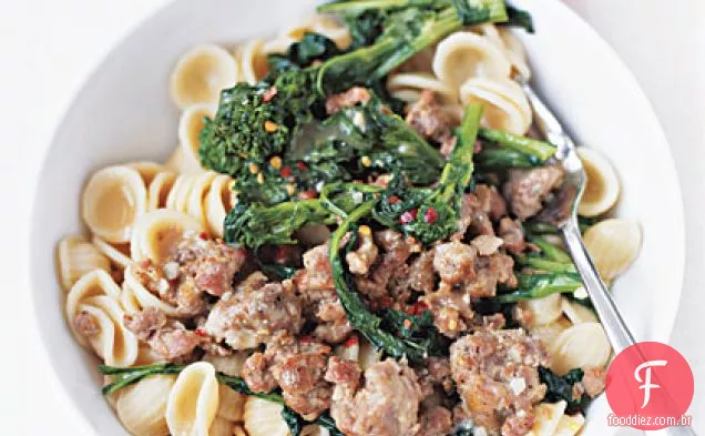 Macarrão com brócolis Rabe e Salsicha