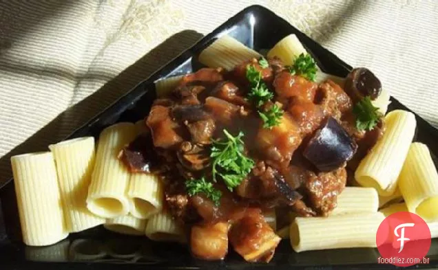 Rigatoni com carne e berinjela (beringela)