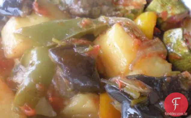 Legumes assados com limão e alho (Briam)