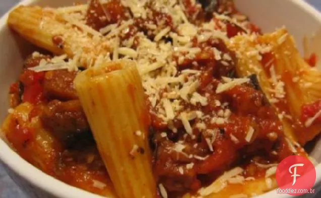 Rigatoni Com Tomate, Berinjela E Pimentão Vermelho