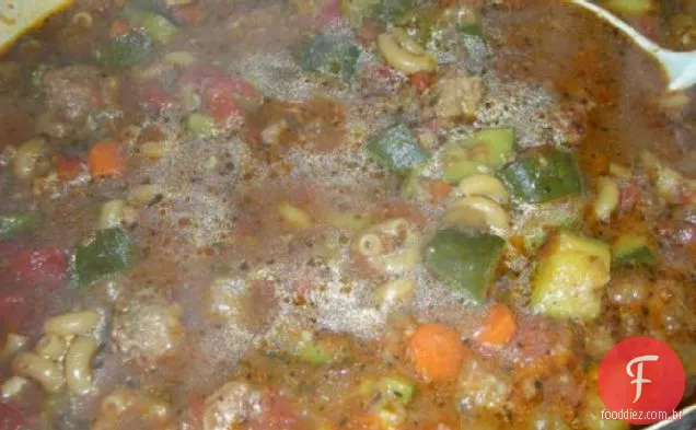 Salsicha italiana e sopa de berinjela