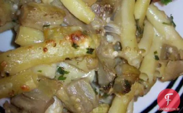 Ziti, berinjela e gratinado Fontina