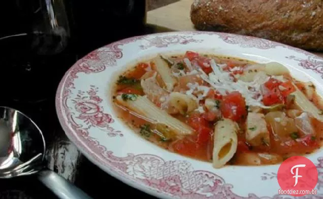 Sopa de Ratatouille com carne de porco e Penne