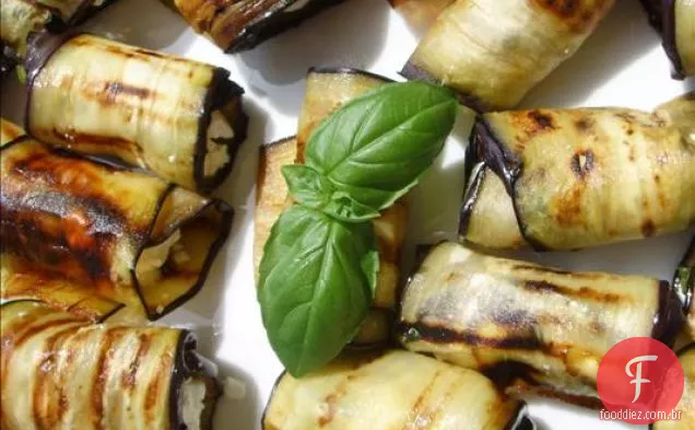 Berinjela (beringela) e rolos de Feta