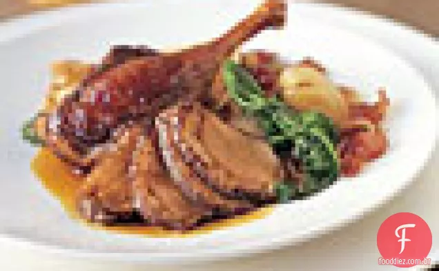 Pato de cinco especiarias com Ravioli de abóbora e Rabe de brócolis