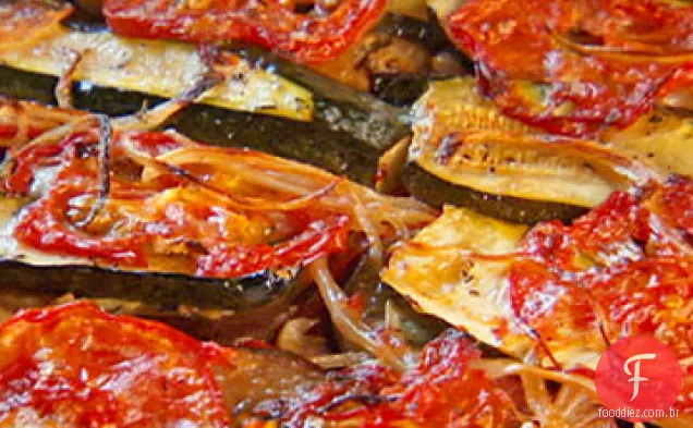 Tomate assado com carvão, abobrinha e berinjela