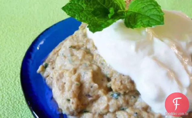 Boranie Bademjan (Molho Persa De Iogurte De Berinjela)