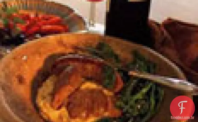 Salsichas italianas com brócolis Rabe e Polenta