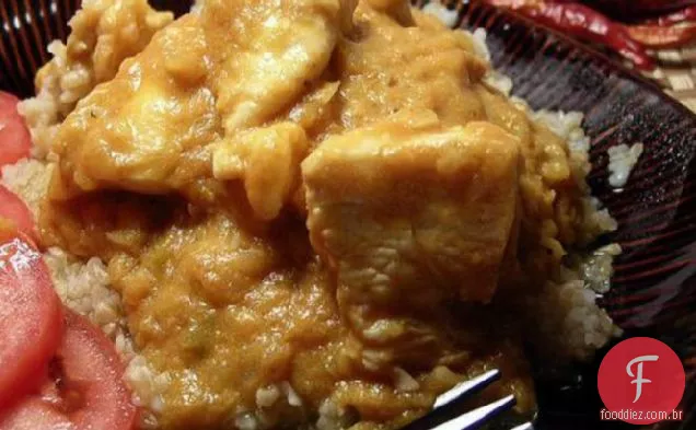 Frango com curry em molho de coco e abóbora