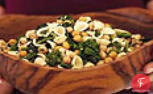 Orecchiette com Rábe de brócolis e Grão De Bico frito