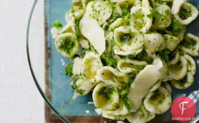 Orecchiette com brócolis Rabe Pesto