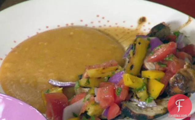 Frango com especiarias para churrasco, salada de Salsa e abóbora-Chipotle Polenta