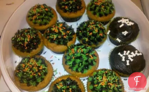 Cupcakes Fáceis Da Especiaria Da Abóbora Com Geada Do Queijo De Creme Da Canela