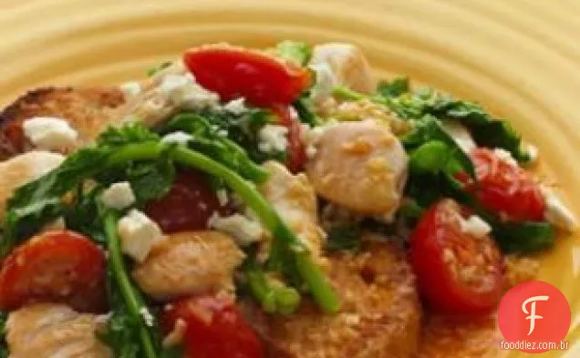 Frango, Brócolis Rabe E Queijo Feta Na Torrada